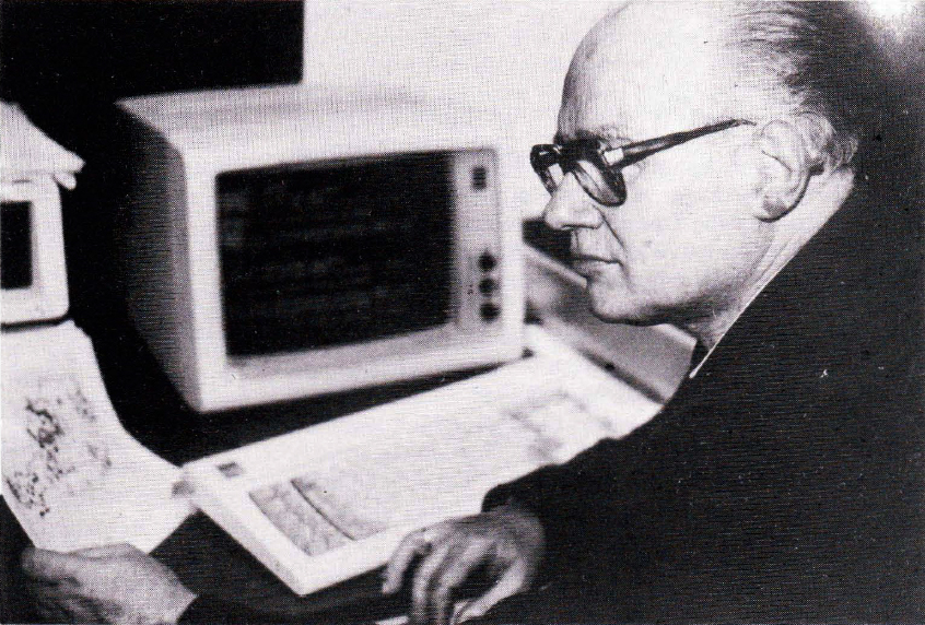Prof Ernst Reichl retrieving information from ZOODAT, IFSR Newsletter 1986 No. 14 Winter